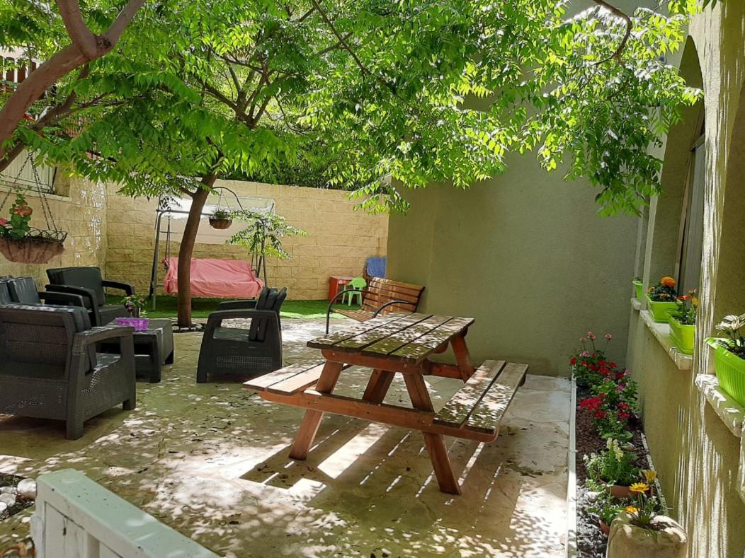 Garden Apartments. Mas'ada Eksteriør billede